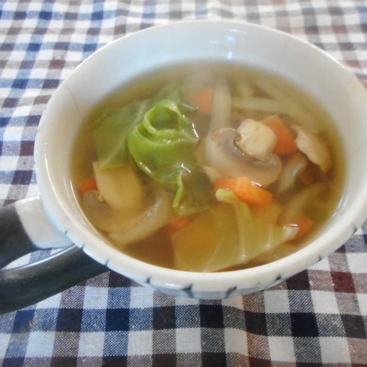 マッシュルーム入りの野菜スープ